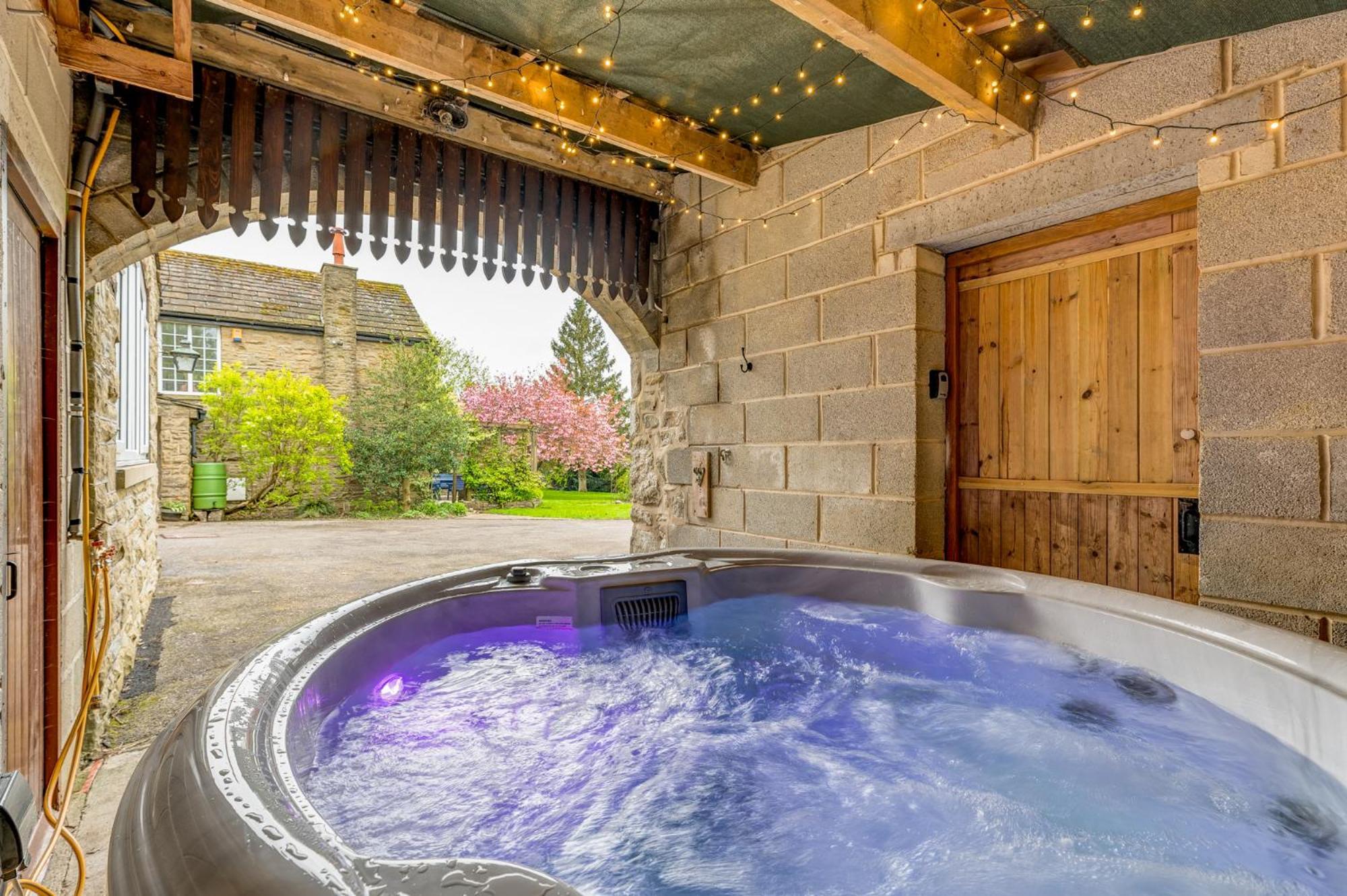 Central Malham Wellbeing Escape Hot Tub & Studio Exterior foto